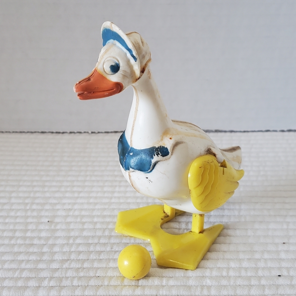 Mother Goose Laying Egg Duck Toy 4.5" 950s Vintage Hard Plastic Works